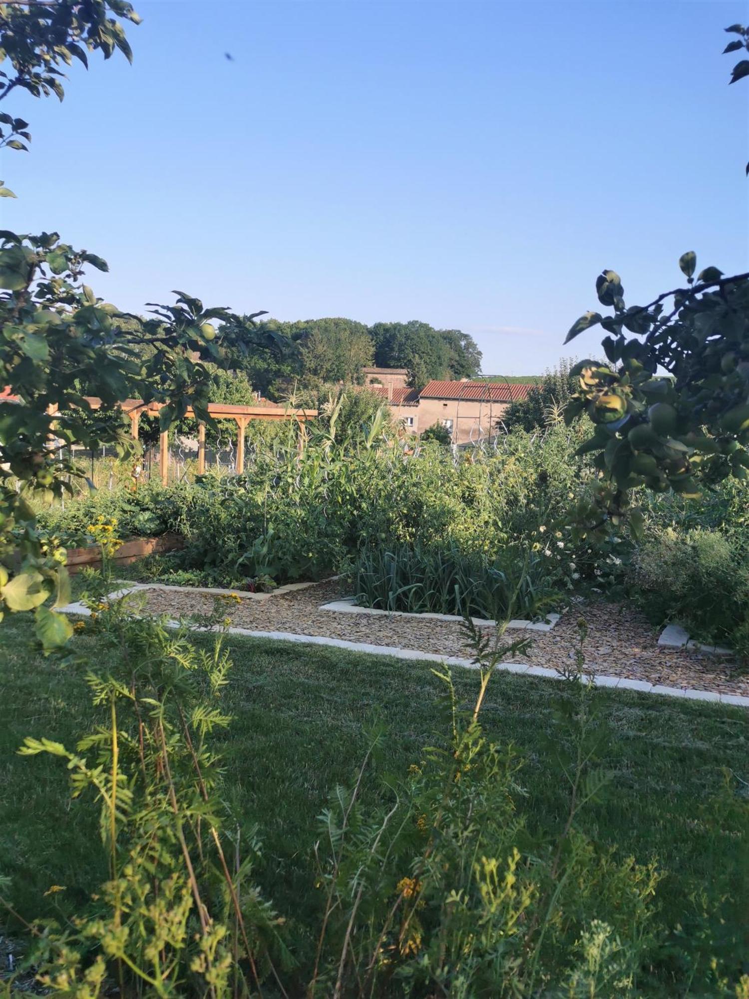 Au Jardin Des Deux Roches Bed and Breakfast Prissé Εξωτερικό φωτογραφία