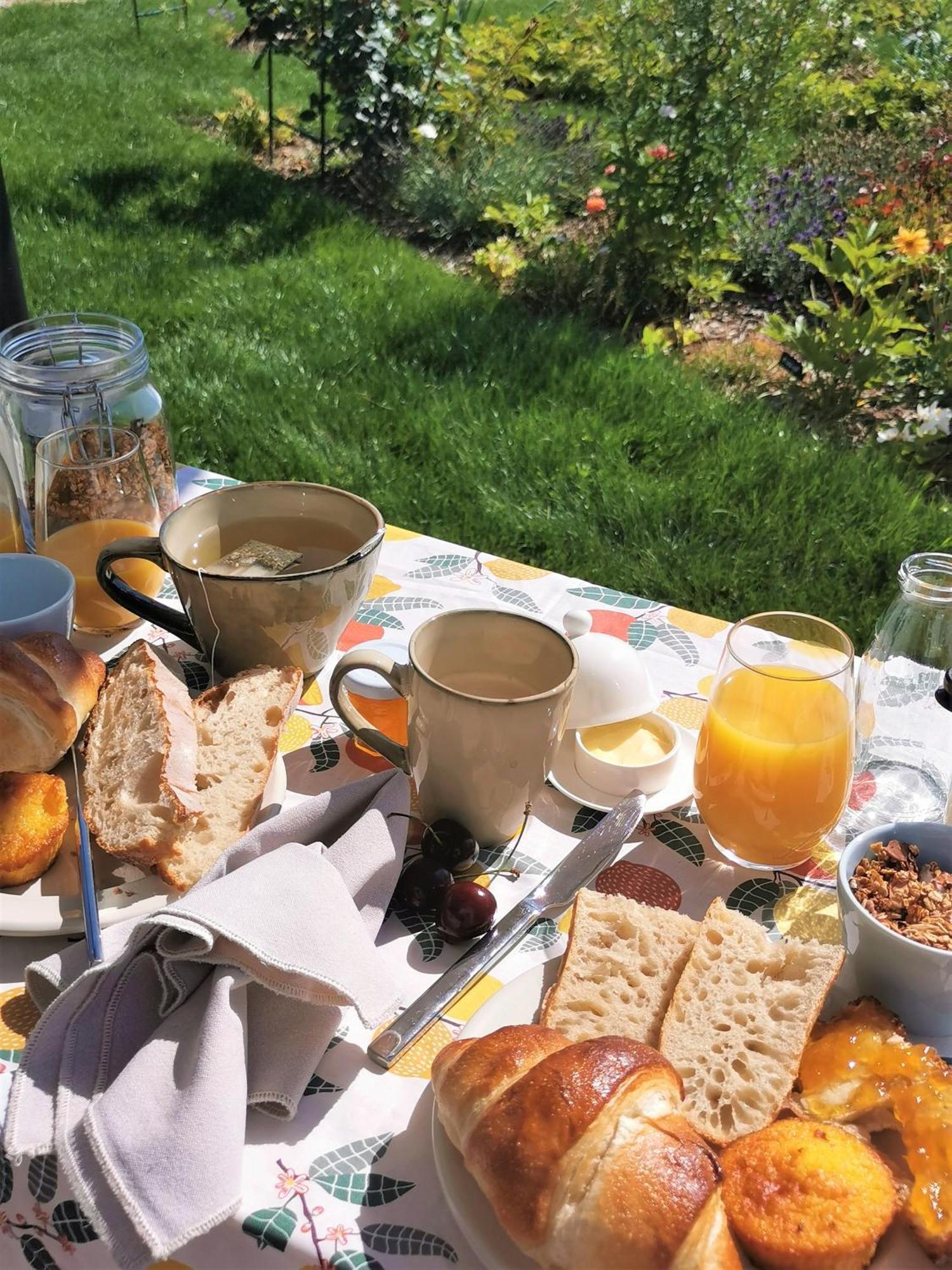 Au Jardin Des Deux Roches Bed and Breakfast Prissé Εξωτερικό φωτογραφία