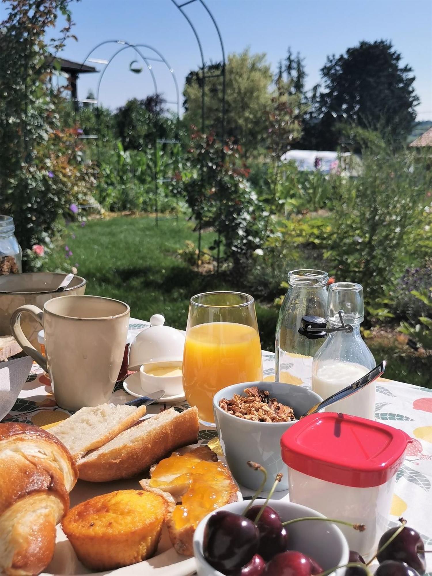 Au Jardin Des Deux Roches Bed and Breakfast Prissé Εξωτερικό φωτογραφία