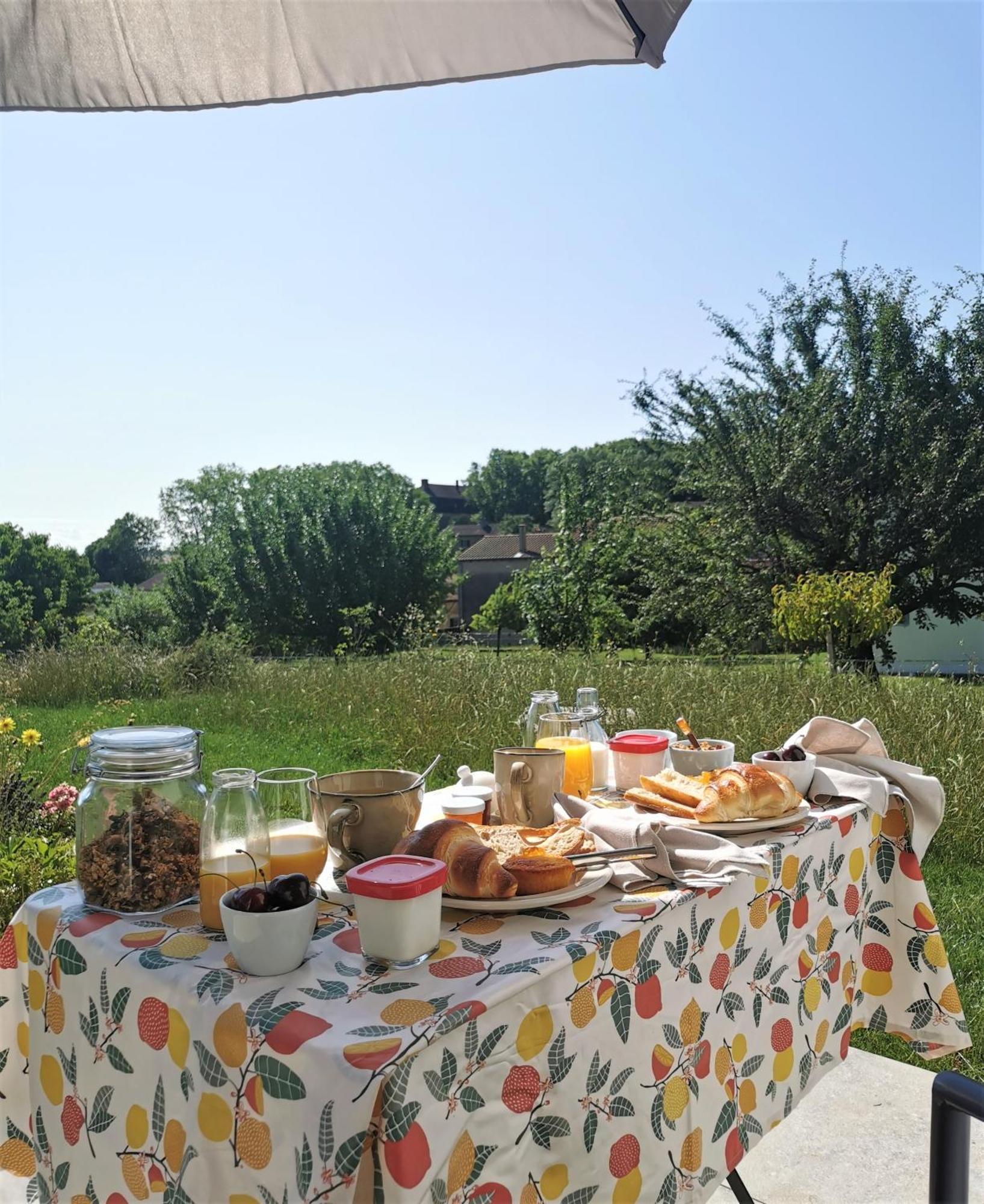 Au Jardin Des Deux Roches Bed and Breakfast Prissé Εξωτερικό φωτογραφία