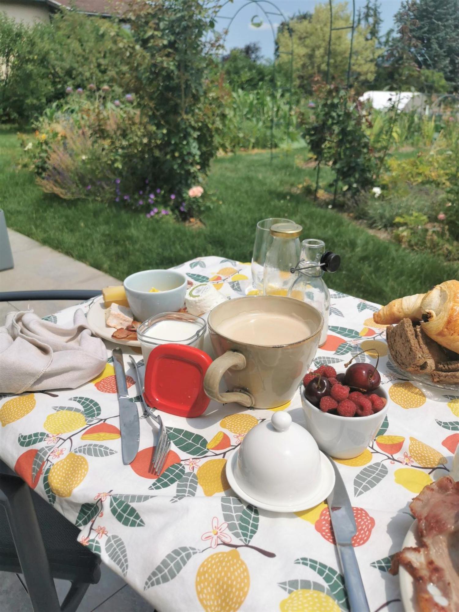 Au Jardin Des Deux Roches Bed and Breakfast Prissé Εξωτερικό φωτογραφία