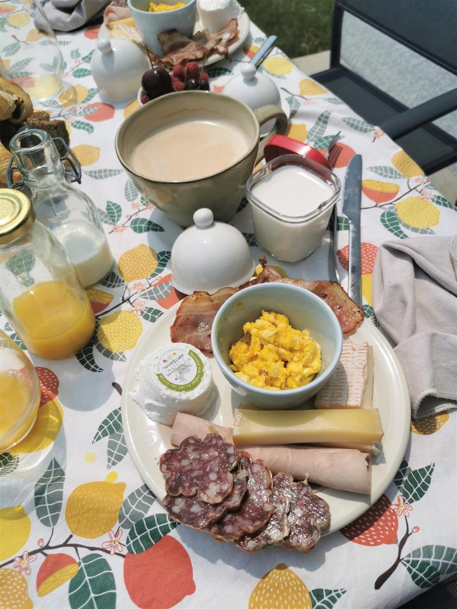 Au Jardin Des Deux Roches Bed and Breakfast Prissé Εξωτερικό φωτογραφία