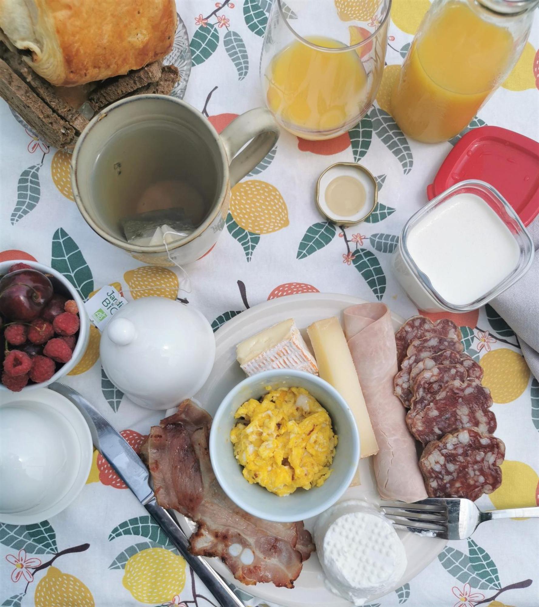 Au Jardin Des Deux Roches Bed and Breakfast Prissé Εξωτερικό φωτογραφία
